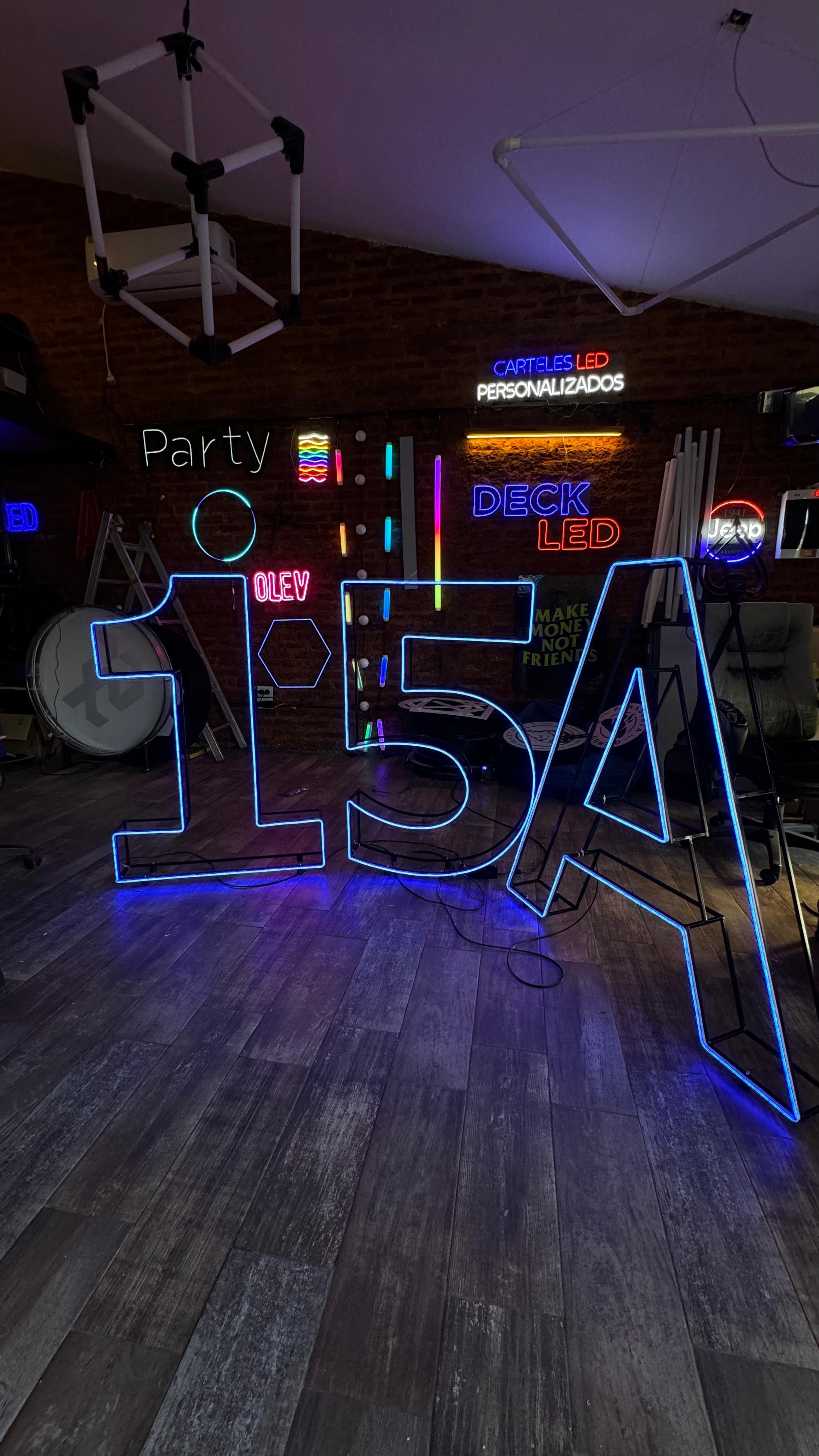 Corporeo de Hierro Pixel Led imagen 1